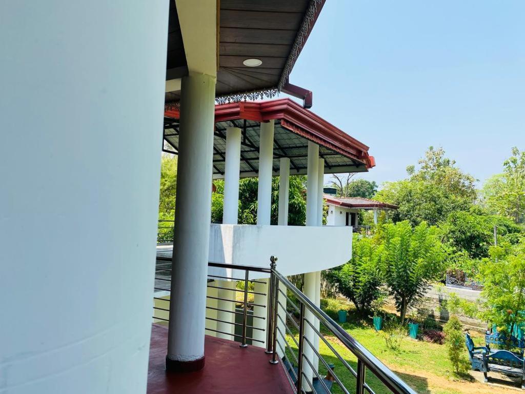 White Win Villa Elewela Exterior photo