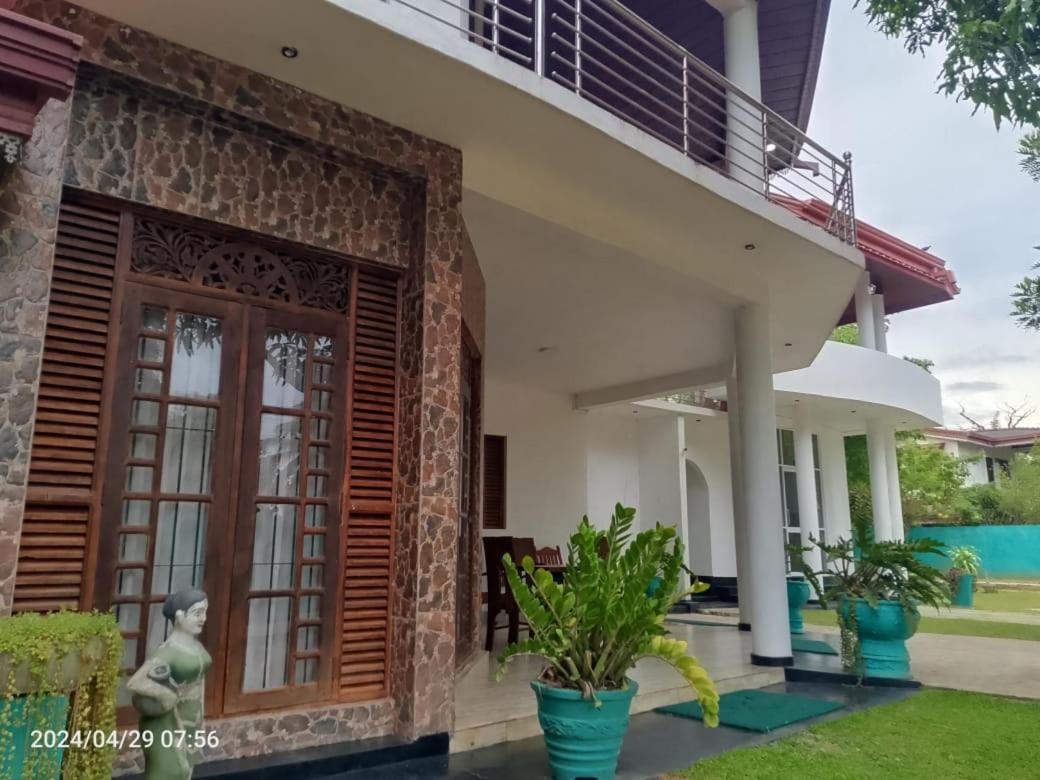 White Win Villa Elewela Exterior photo